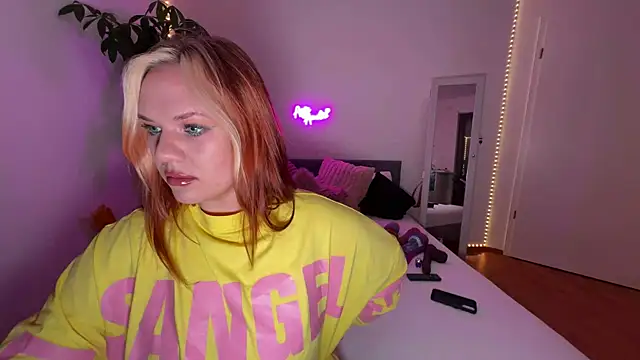 Snapshot of AnjaAmelia chatting on 09.08.25 AnjaAmelia online show from 09.08.25