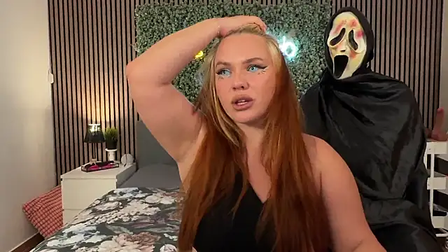 Snapshot of AnjaAmelia chatting on 10.31.25 AnjaAmelia online show from 10.31.25