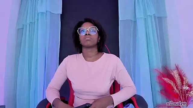 Snapshot of nilosolem chatting on 11.14.25 nilosolem online show from 11.14.25