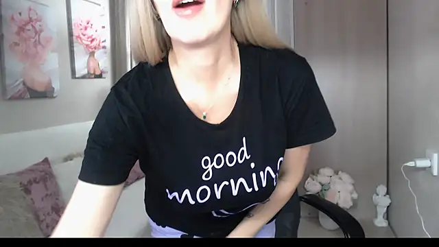 Snapshot of sensualEmilia chatting on 02.12.25 sensualEmilia online show from 02.12.25