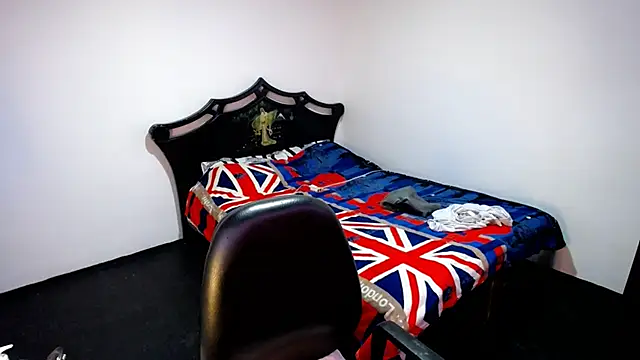 Snapshot of Deiby_casas chatting on 12.21.24 Deiby casas online show from 12.21.24