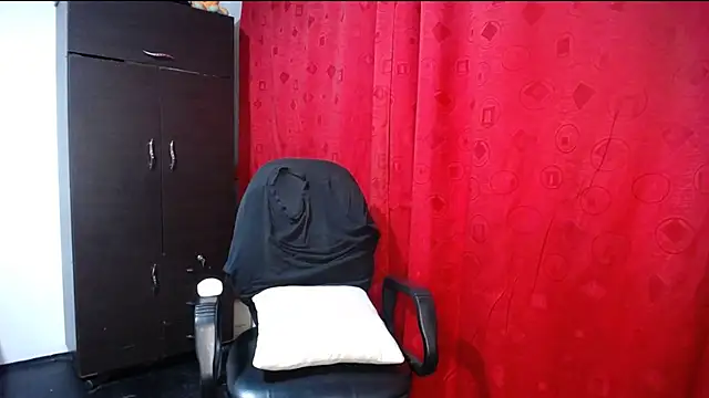 Snapshot of Deiby_casas chatting on 10.12.25 Deiby casas online show from 10.12.25