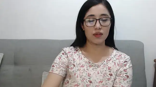 Snapshot of YummymeowW chatting on 01.25.25 YummymeowW online show from 01.25.25