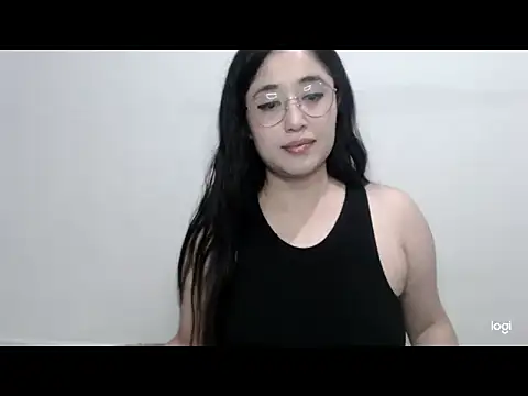 Snapshot of YummymeowW chatting on 11.07.25 YummymeowW online show from 11.07.25