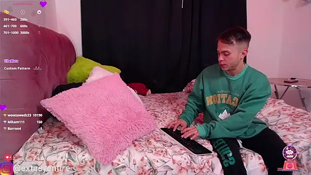 Snapshot of Extasy-angel chatting on 03.08.25 Extasy-angel online show from 03.08.25