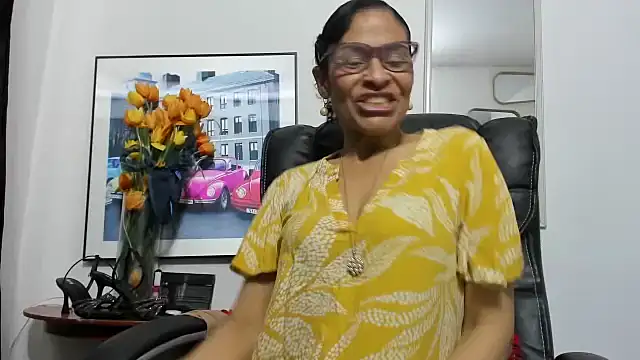 Snapshot of Aries_Mature chatting on 10.10.25 Aries Mature online show from 10.10.25