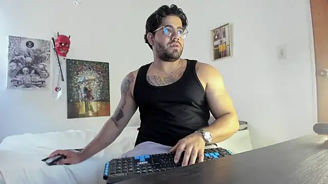 Snapshot of _Coddygold_ chatting on 01.05.25  Coddygold  online show from 01.05.25