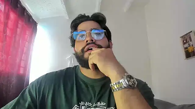 Snapshot of _Coddygold_ chatting on 03.05.25  Coddygold  online show from 03.05.25