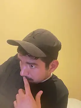 Snapshot of Tomthelong chatting on 02.27.25 Tomthelong online show from 02.27.25