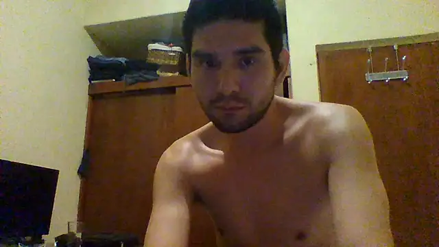 Snapshot of Tomthelong chatting on 10.31.25 Tomthelong online show from 10.31.25