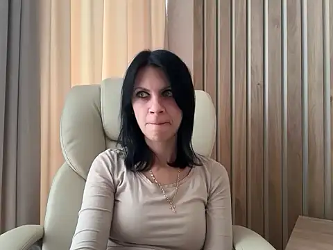 Snapshot of InjaAtHome chatting on 10.08.25 InjaAtHome online show from 10.08.25
