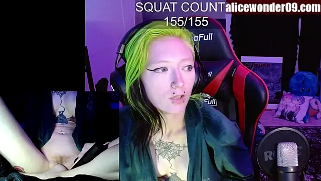 Snapshot of alicewonder09 chatting on 10.21.25 alicewonder09 online show from 10.21.25