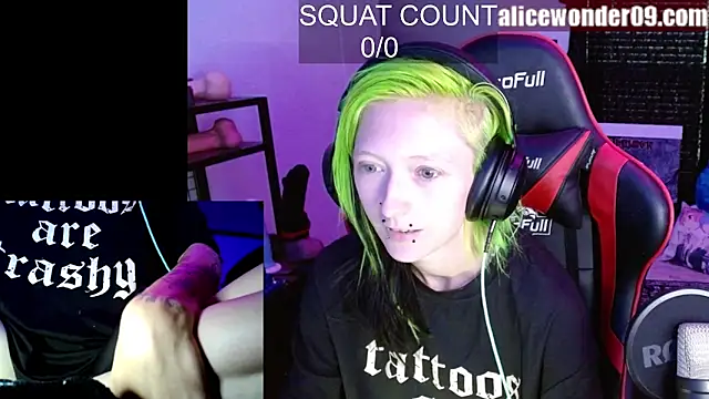 Snapshot of alicewonder09 chatting on 10.22.25 alicewonder09 online show from 10.22.25