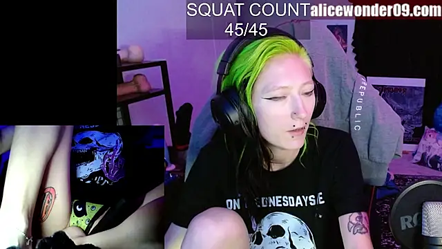 Snapshot of alicewonder09 chatting on 10.23.25 alicewonder09 online show from 10.23.25