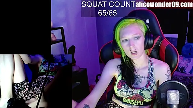 Snapshot of alicewonder09 chatting on 10.25.25 alicewonder09 online show from 10.25.25