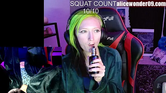 Snapshot of alicewonder09 chatting on 11.11.25 alicewonder09 online show from 11.11.25