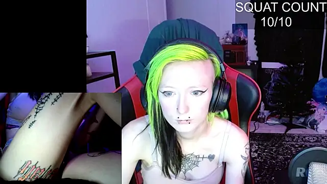 Snapshot of alicewonder09 chatting on 11.18.25 alicewonder09 online show from 11.18.25