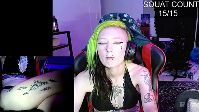 Snapshot of alicewonder09 chatting on 11.19.25 alicewonder09 online show from 11.19.25