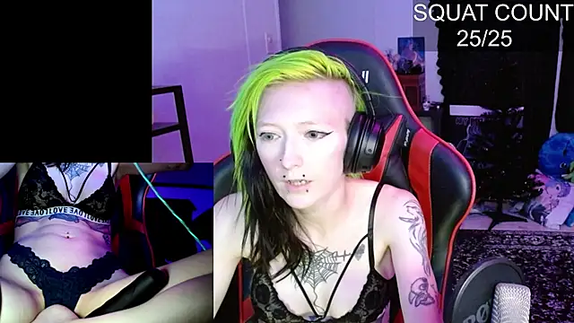 Snapshot of alicewonder09 chatting on 11.22.25 alicewonder09 online show from 11.22.25