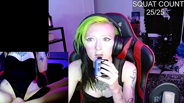 Snapshot of alicewonder09 chatting on 11.23.25 alicewonder09 online show from 11.23.25