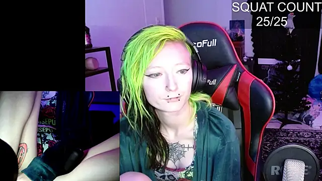 Snapshot of alicewonder09 chatting on 11.25.25 alicewonder09 online show from 11.25.25