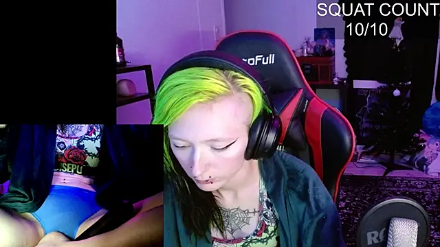 Snapshot of alicewonder09 chatting on 11.26.25 alicewonder09 online show from 11.26.25