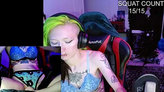 Snapshot of alicewonder09 chatting on 11.27.25 alicewonder09 online show from 11.27.25