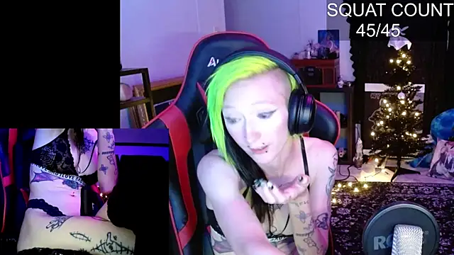 Snapshot of alicewonder09 chatting on 11.29.25 alicewonder09 online show from 11.29.25