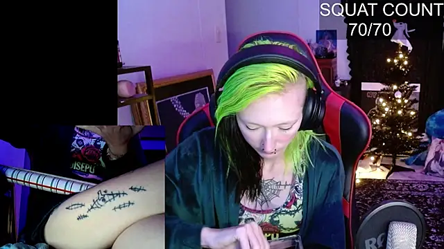 Snapshot of alicewonder09 chatting on 12.01.25 alicewonder09 online show from 12.01.25