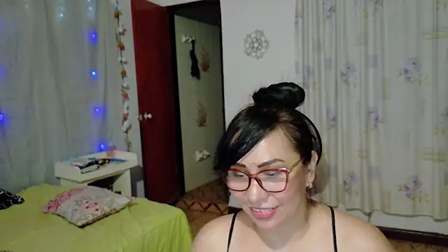 hottplay online show from 12.04.24