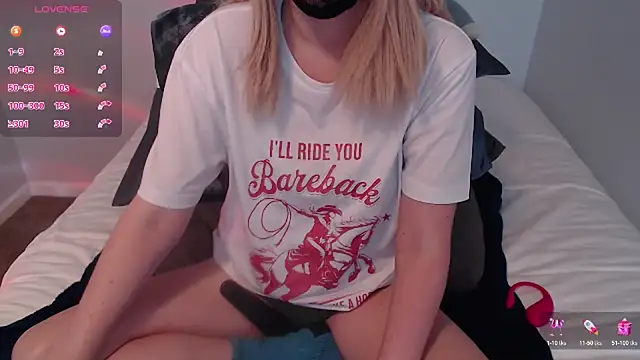 Snapshot of Agatha6969x chatting on 10.28.25 Agatha6969x online show from 10.28.25