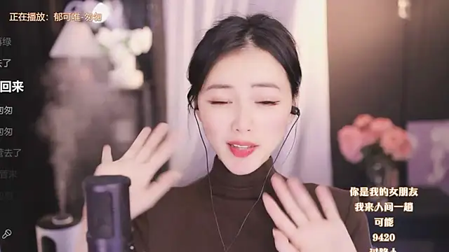 Snapshot of Ocean--Lili chatting on 01.02.25 Ocean--Lili online show from 01.02.25