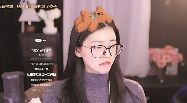 Snapshot of Ocean--Lili chatting on 02.10.25 Ocean--Lili online show from 02.10.25