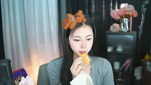 Snapshot of Ocean--Lili chatting on 03.13.25 Ocean--Lili online show from 03.13.25