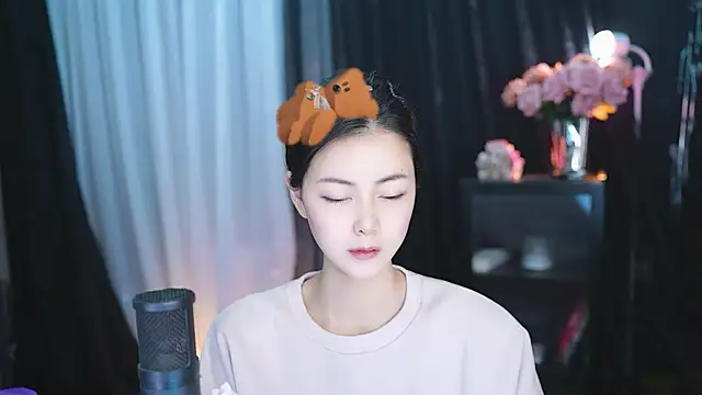 Snapshot of Ocean--Lili chatting on 03.17.25 Ocean--Lili online show from 03.17.25