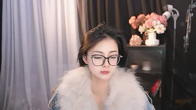Snapshot of Ocean--Lili chatting on 03.20.25 Ocean--Lili online show from 03.20.25