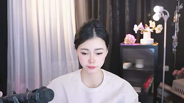 Snapshot of Ocean--Lili chatting on 03.22.25 Ocean--Lili online show from 03.22.25