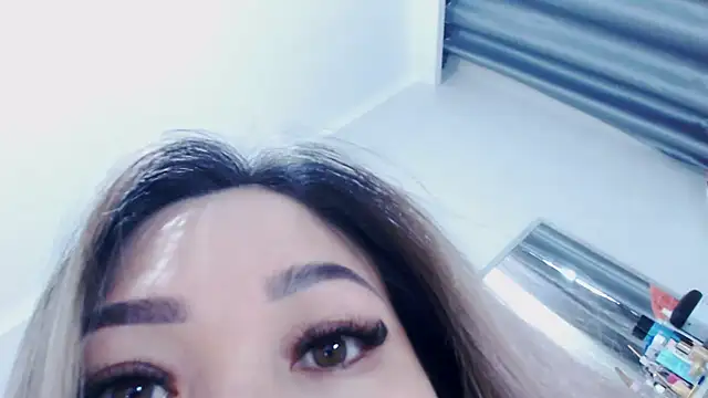 viki lizzi online show from 10.04.25