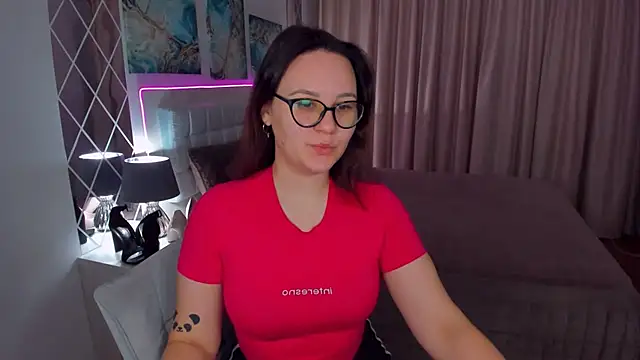 EsterLogan online show from 01.24.25