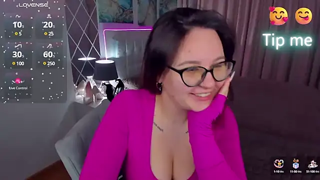 EsterLogan online show from 01.31.25