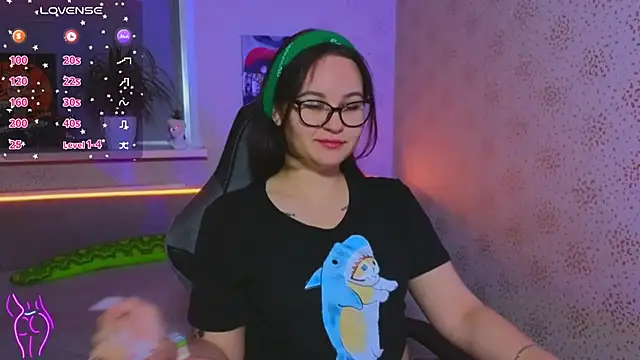 EsterLogan online show from 10.13.25