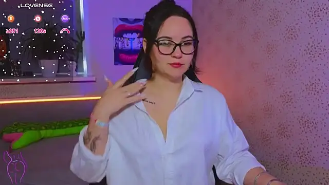 EsterLogan online show from 10.15.25