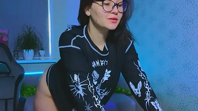 EsterLogan online show from 11.09.25