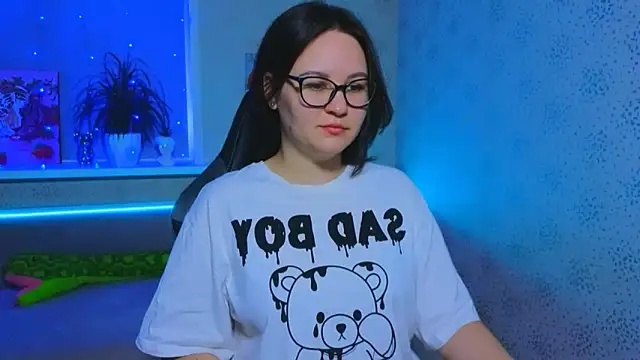 EsterLogan online show from 11.10.25