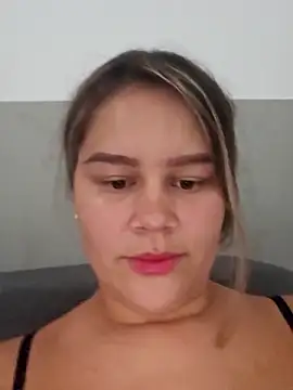 Snapshot of sweet_lucia chatting on 02.14.25 sweet lucia online show from 02.14.25