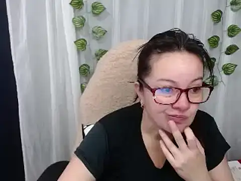 Snapshot of Sonialorens_ chatting on 12.04.24 Sonialorens online show from 12.04.24