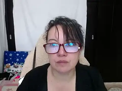 Snapshot of Sonialorens_ chatting on 12.13.24 Sonialorens online show from 12.13.24