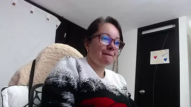 Snapshot of Sonialorens_ chatting on 12.17.24 Sonialorens online show from 12.17.24