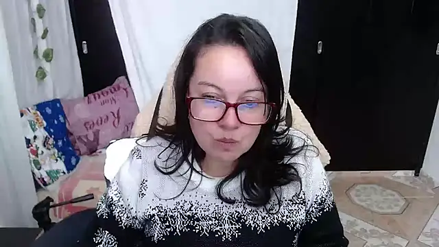 Snapshot of Sonialorens_ chatting on 12.17.24 Sonialorens online show from 12.17.24