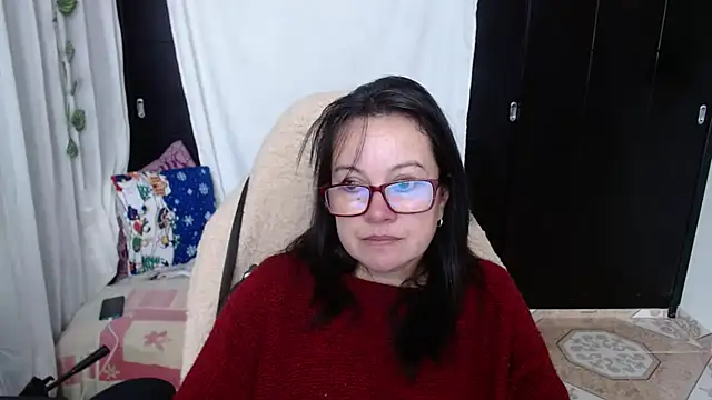 Snapshot of Sonialorens_ chatting on 12.19.24 Sonialorens online show from 12.19.24